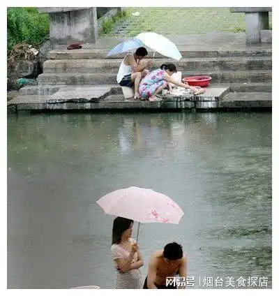  太尴尬了老板娘穿成这样公众场合注意一下吧,都影响我看菜单了