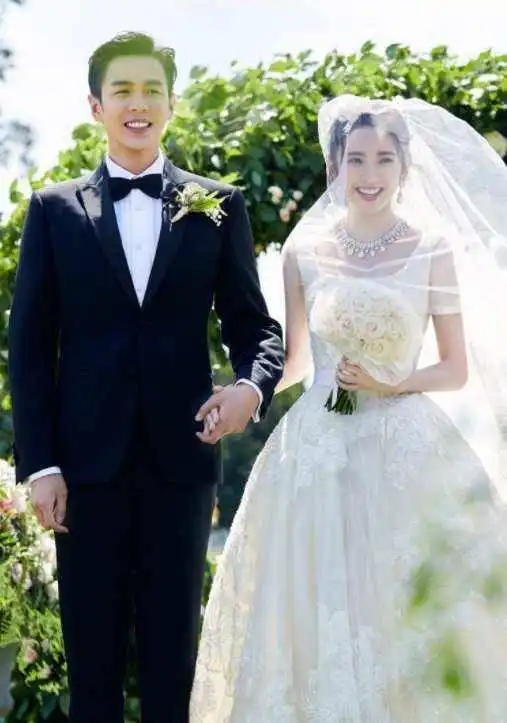 唐艺昕张若昀秀恩爱,一直用情侣头像,景甜磕到了 唐艺昕张若昀秀恩爱,一直用情侣头像,景甜磕到了