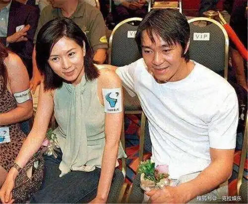  周星驰辜负于文凤朱茵,情断莫文蔚,今头发花白仍不婚