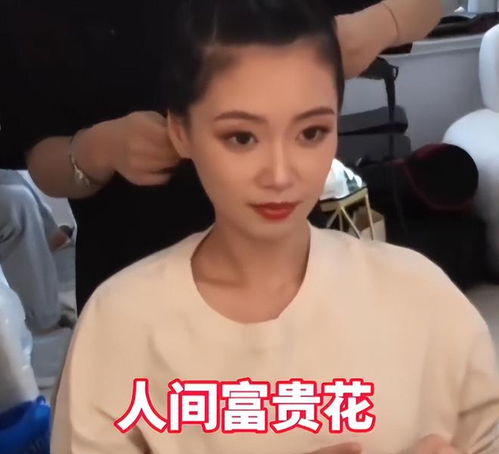  她是我妈妈山东一男孩陪母亲拍婚纱照被当成情侣,女子很有气质