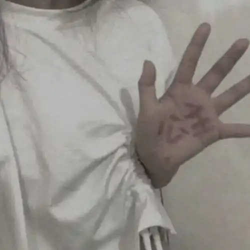  微丧不露脸真人女生头像请别忘记,她曾是你的创可贴