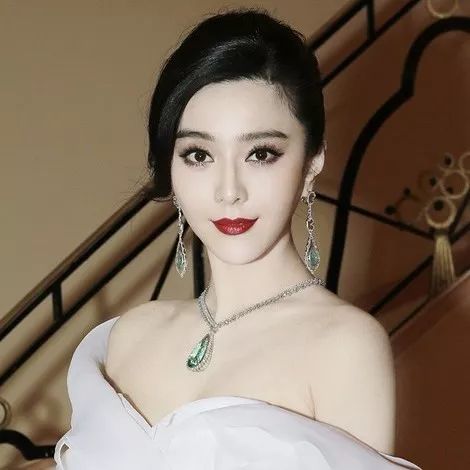  美人计范冰冰的万能眼妆让她气场软萌兼具,我是李晨我也爱好吗
