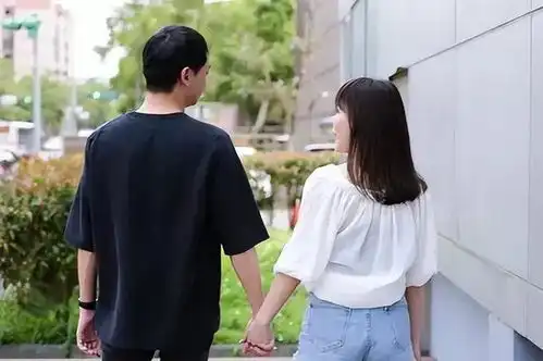  母亲带900万拆迁款进城,儿子儿媳不让进门,母亲转身捐给养老院