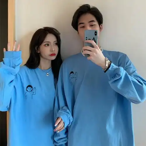  卫衣女孩的秋冬搭配指南,时尚又减龄的look,初恋感十足