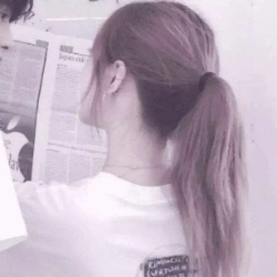  低调不明显情侣头像一男一女一生嚣张一生冷酷