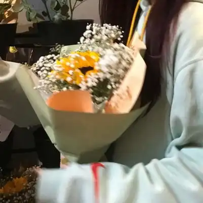  520浪漫唯美的鲜花微信头像经过了兜兜转转的重逢是场浪漫