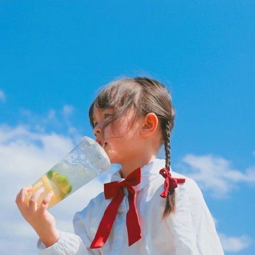  元气满满奶里奶气的女生头像