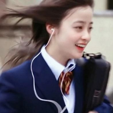  女生身体出现这3信号,迟早会逆袭腿精,难怪从不缺暗恋者