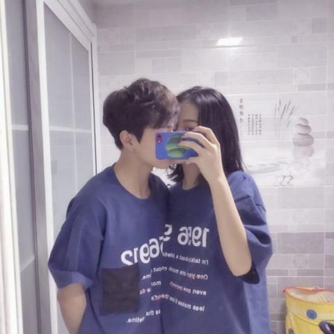  男生暗恋你的3表现,你以为只是开玩笑其实是真的喜欢你呢