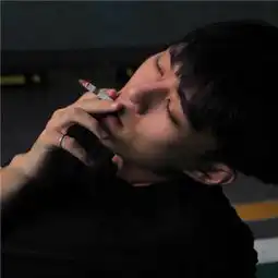  2018男生超拽抽烟霸气头像大全放弃你是我从未做过的选择