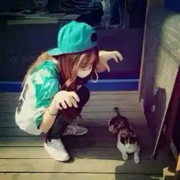 情侣头像拿杯子一左一右
