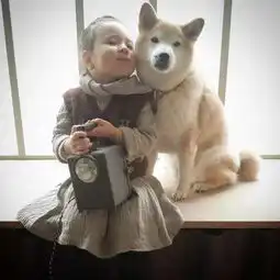  超会穿搭的混血小萝莉火遍全球,却是因为一只狗狗