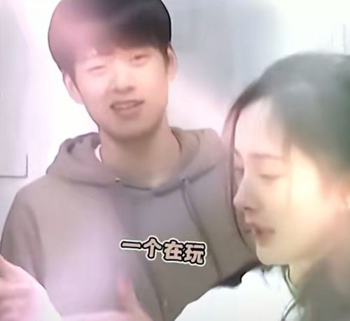  不是情侣,还能贴脸坐腿玩亲亲,男女明星之间的关系让人捉摸不透