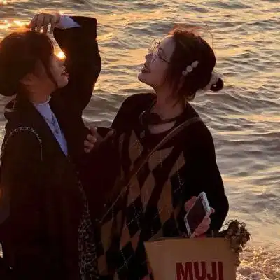  真人优质闺头一左一右神仙图片