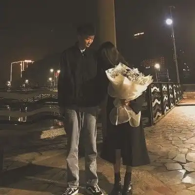  专属情头小姐姐准备把我卖了,谁要啊